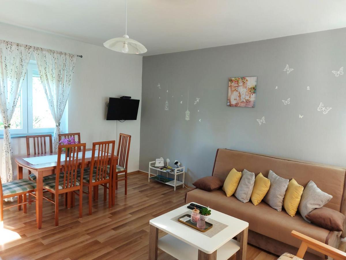 Apartment Rosie Smoljanac Exteriér fotografie