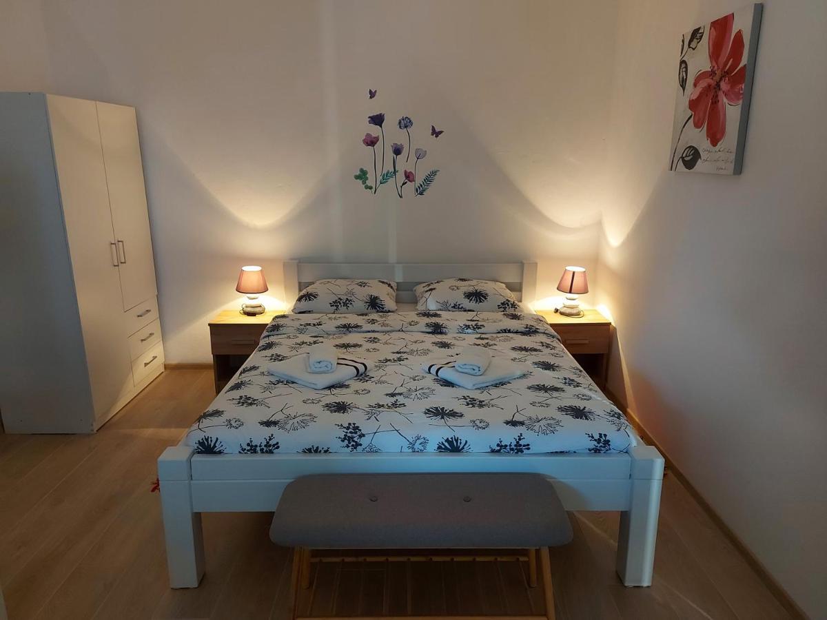 Apartment Rosie Smoljanac Exteriér fotografie